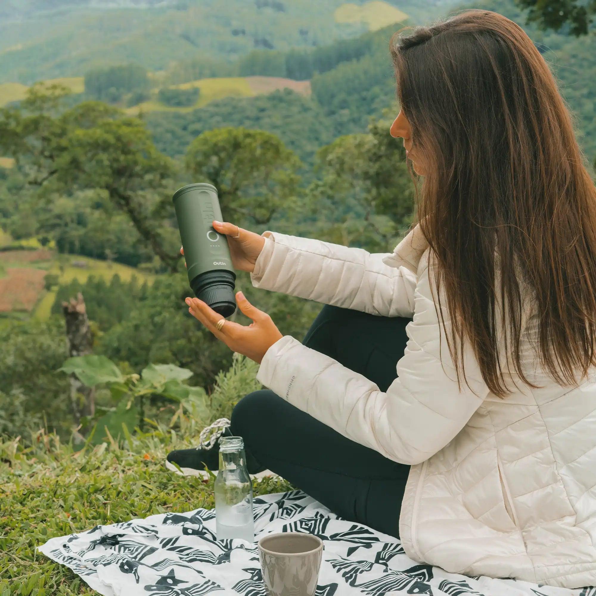 Espressor portabil Outin Nano - verde pădure